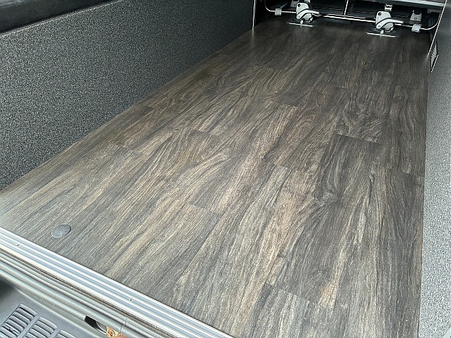 フローリングも施工済みです♪