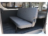コンパクトな２列目シート！