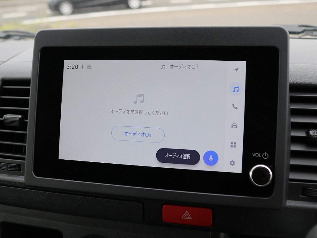ナビは純正8インチディスプレイオーディオを装着済み♪