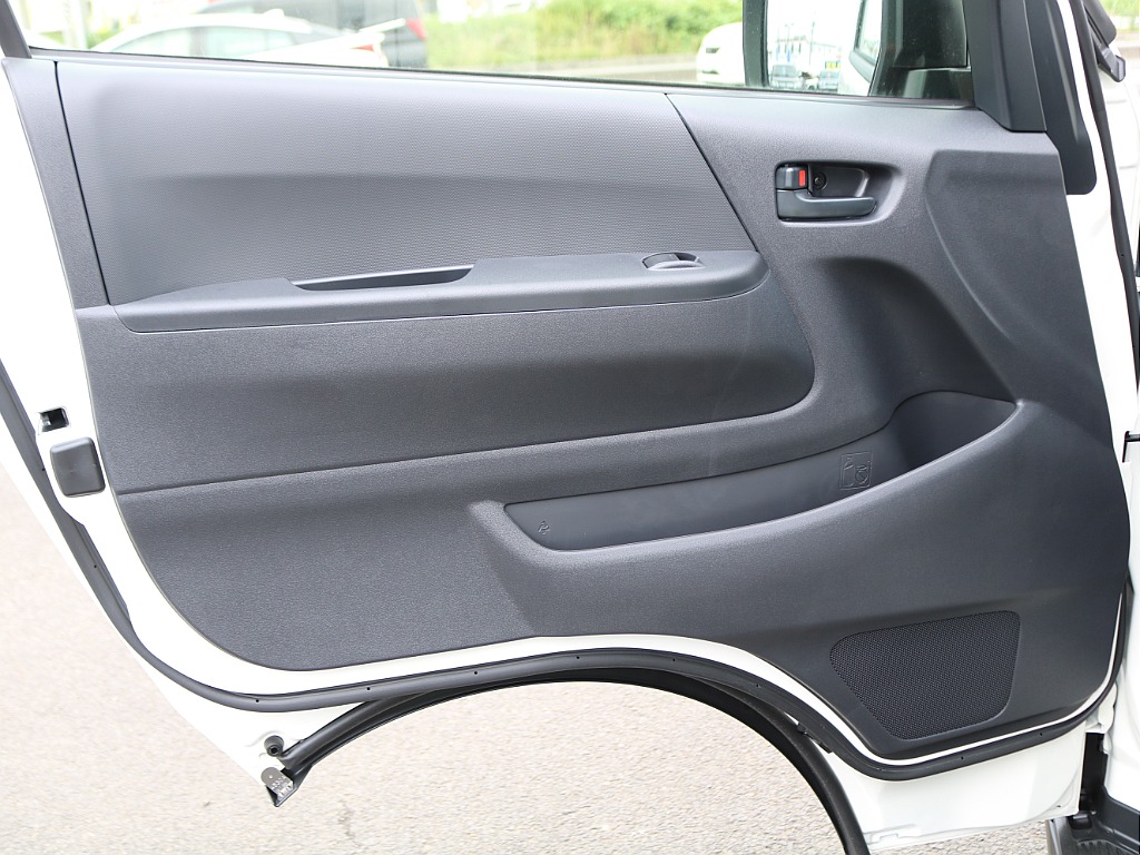 ＦＬＥＸグループは「すべての人に愛車を」をコンセプトに車種別に全国展開中！愛車と一緒に、ライフスタイルを充実させてもらいたいという思いで、ランクル仙台泉店では皆様のご要望になんでもお応えします♪