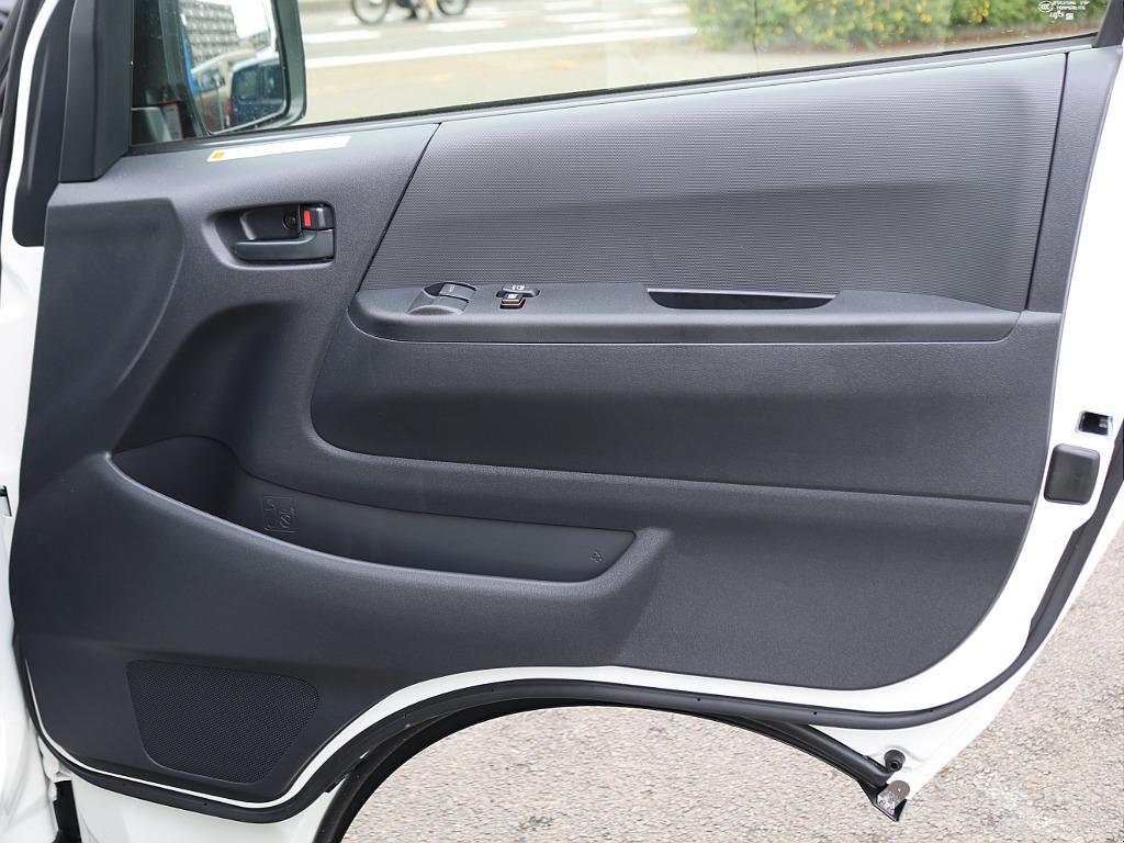 ＦＬＥＸグループは「すべての人に愛車を」をコンセプトに車種別に全国展開中！愛車と一緒に、ライフスタイルを充実させてもらいたいという思いで、ランクル仙台泉店では皆様のご要望になんでもお応えします♪