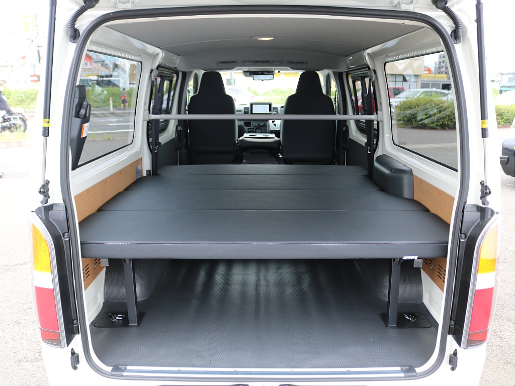 キャンプや車中泊も楽しめる1台♪