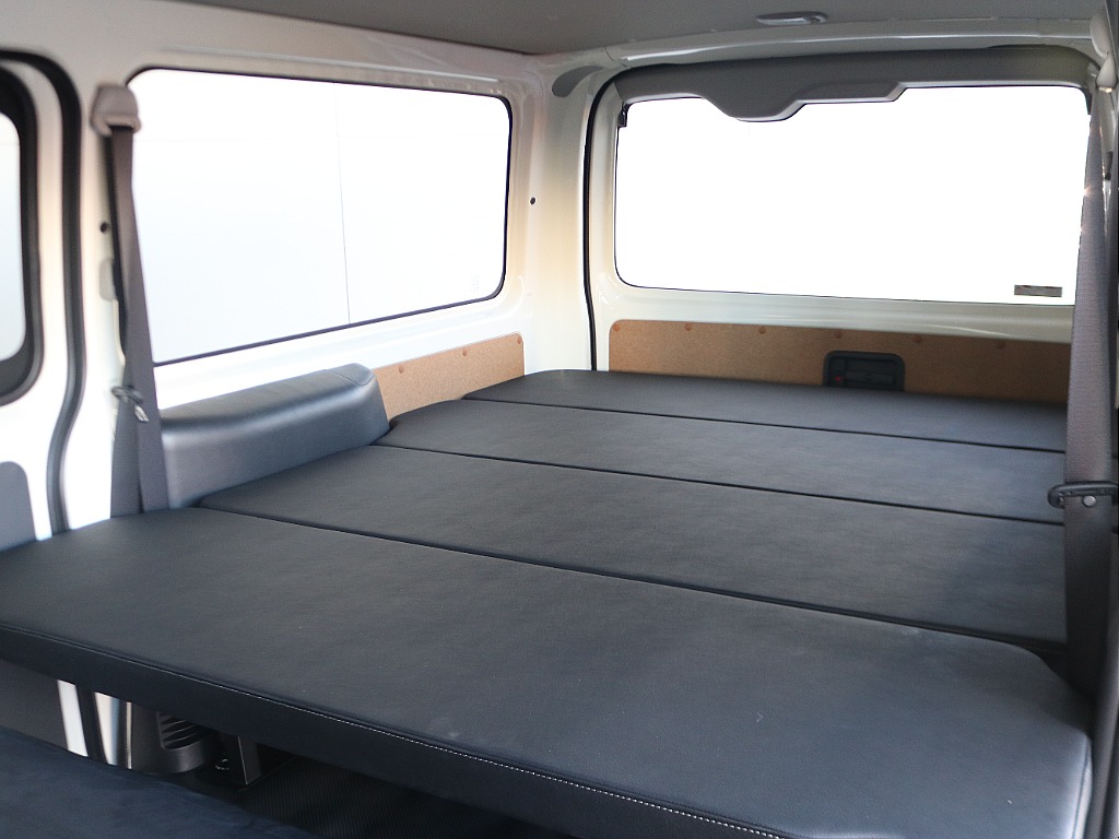 オリジナルベットキット搭載済みで車中泊からお仕事まで様々なシーンでご活躍いただけます☆☆