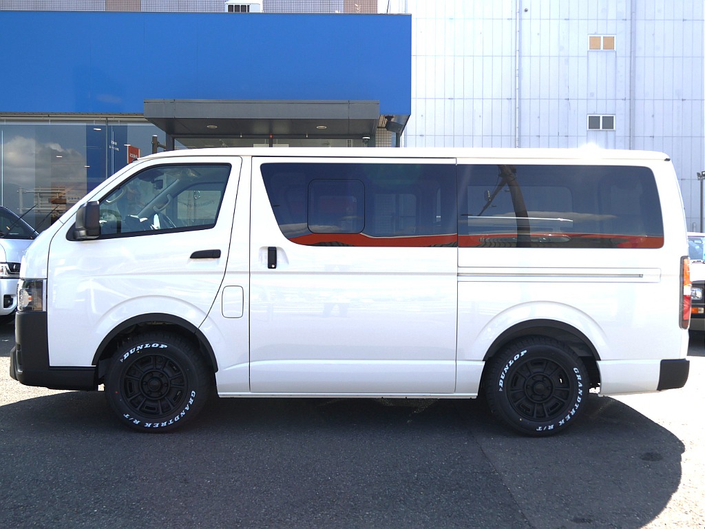 両側小窓付きの車両になります！