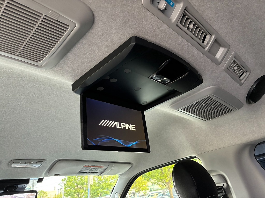 ALPINE　10.1インチフリップダウンモニター！