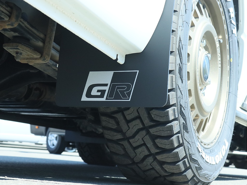 GRマッドフラップも装備されております！