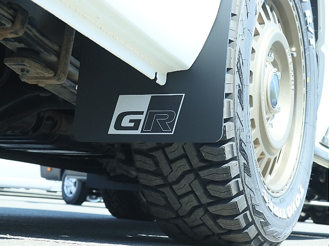 GRマッドフラップも装備されております！