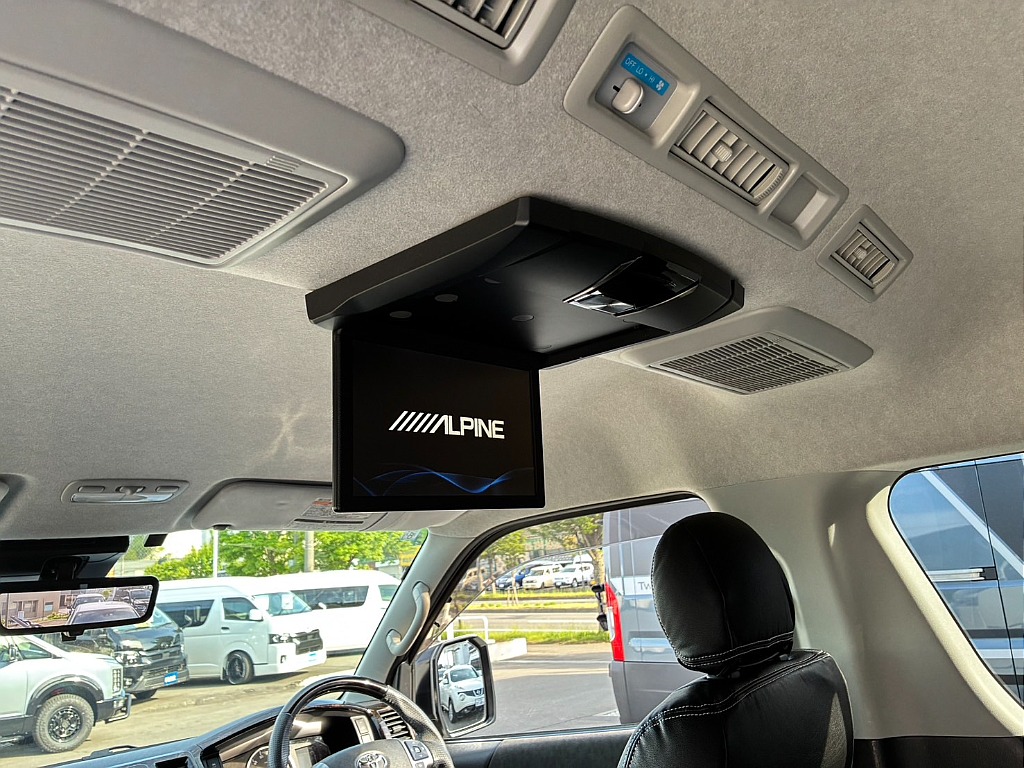 ALPINEフリップダウンモニター付き！