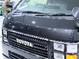 ボンネットも専用仕様！
