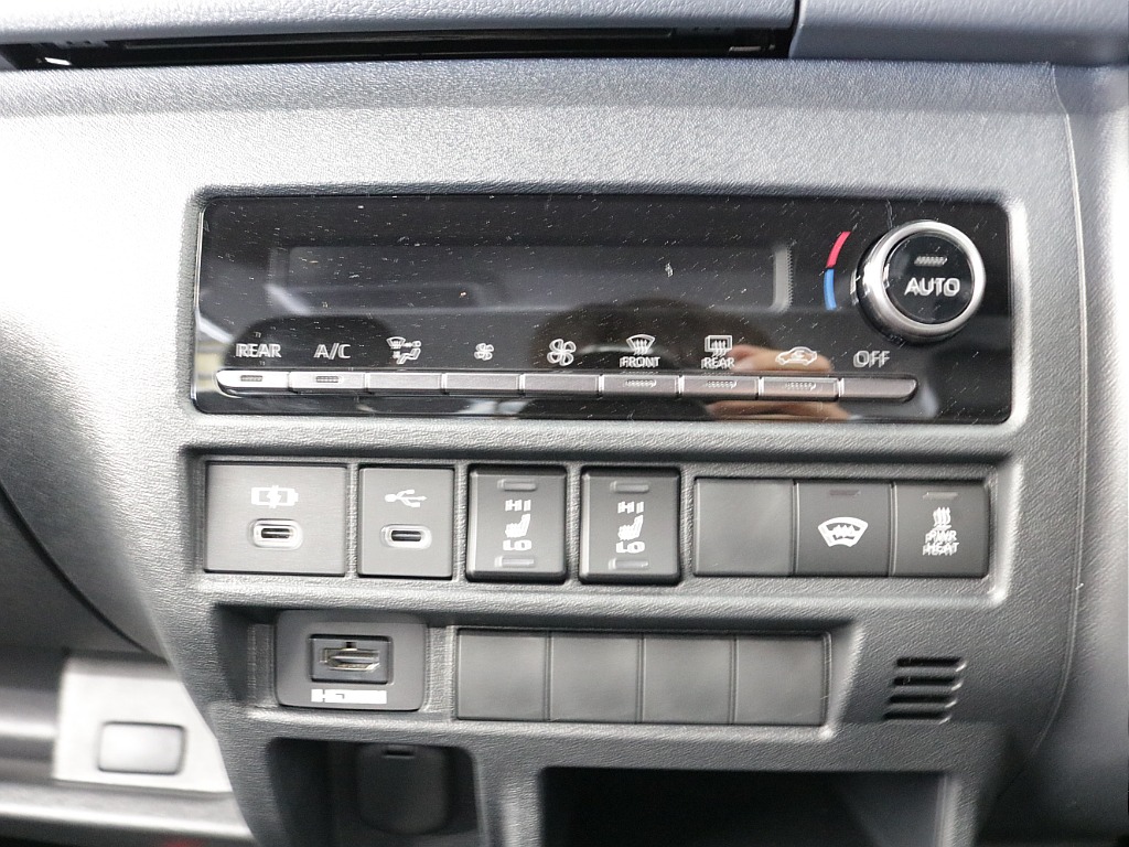 新車ダークプライムⅡ２８００ディーゼル４ＷＤブラックエディション入庫！オリジナル１６インチアルミ装備！新品オリジナルパーツ多数装備済み！！