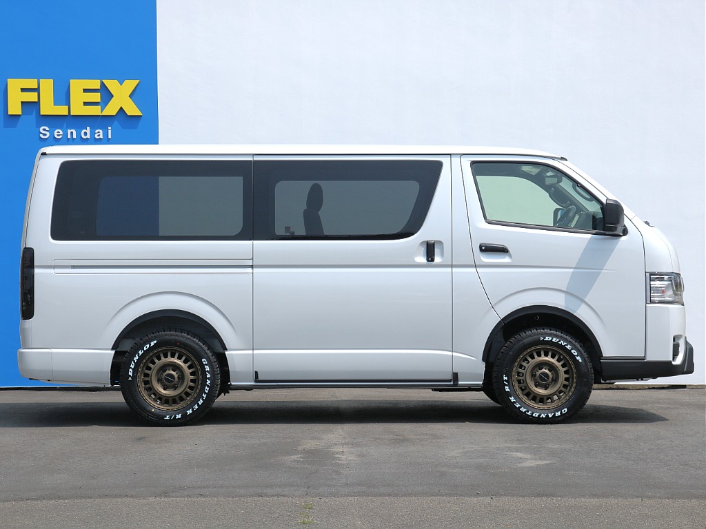 両側パワースライドドアですので、乗り降りや荷物の積み込みも楽々♪