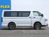 両側パワースライドドアですので、乗り降りや荷物の積み込みも楽々♪