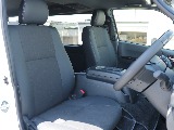 ダークプライムⅡ専用のハーフレザーシートが運転席のカッコ良さをより引き立てます！