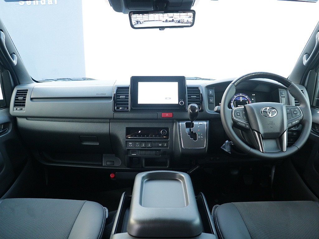 運転席回りもダークプライムⅡ仕様！