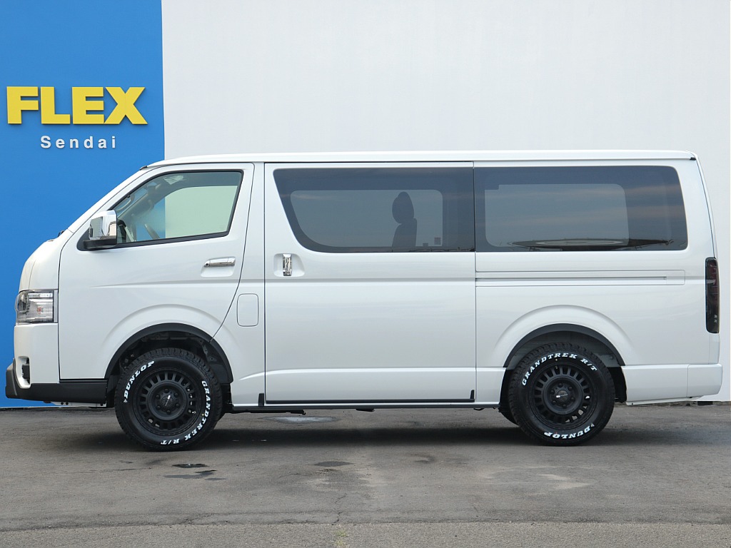 両側パワースライドドアですので、乗り降りや荷物の積み込みも楽々♪