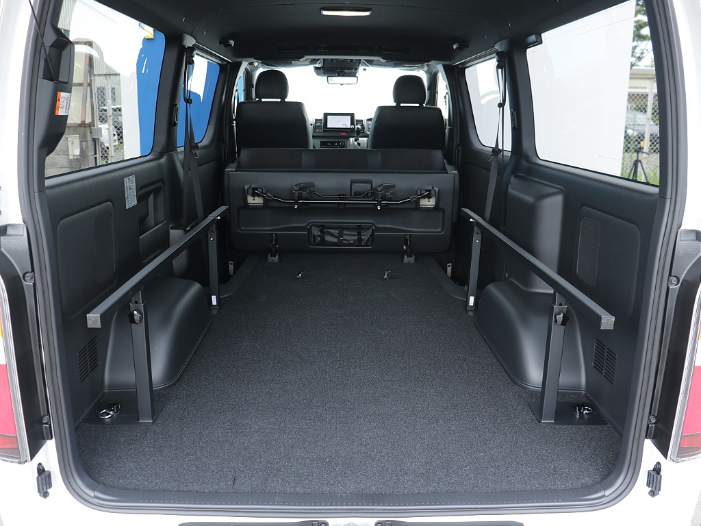 トヨタ ハイエースバン(60枚目)
