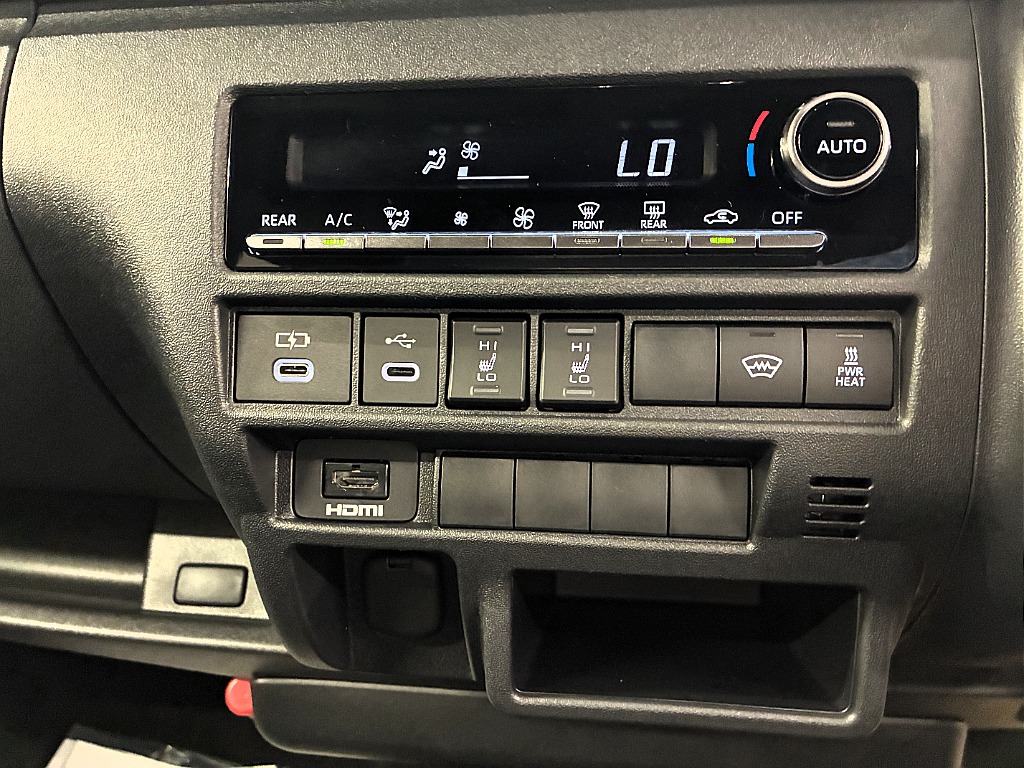 トヨタ&nbsp;ハイエースバン&nbsp;5D2.8DTスーパーGLダークプライムⅡL 4WD&nbsp;パーキングサポート 7/31着&nbsp;北海道の詳細画像&nbsp;その12