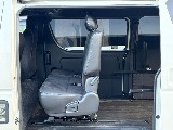 ２列目シートにはスライドレールを搭載！