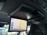 フリップダウンモニターを搭載！