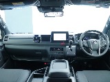 ワイドバンならではの広々運転席周り！！長距離ドライブでも快適空間です！！