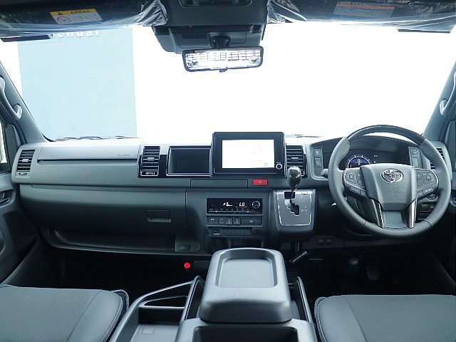 ワイドバンならではの広々運転席周り！！長距離ドライブでも快適空間です！！