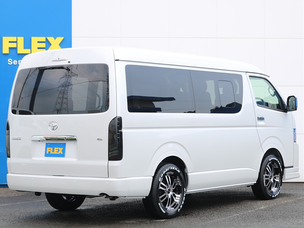 ランドクルーザーやハイエースなどを常時40台以上展示！お客様のニーズにあった最適なお車をご提案させていただきます。ご来店の際はお気軽にお問合わせください！
