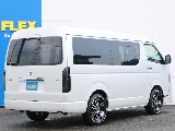 ランドクルーザーやハイエースなどを常時40台以上展示！お客様のニーズにあった最適なお車をご提案させていただきます。ご来店の際はお気軽にお問合わせください！
