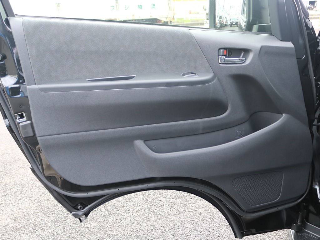 ＦＬＥＸグループは「すべての人に愛車を」をコンセプトに車種別に全国展開中！愛車と一緒に、ライフスタイルを充実させてもらいたいという思いで、ランクル仙台泉店では皆様のご要望になんでもお応えします♪