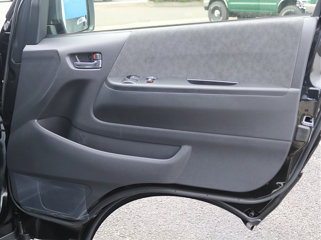 ＦＬＥＸグループは「すべての人に愛車を」をコンセプトに車種別に全国展開中！愛車と一緒に、ライフスタイルを充実させてもらいたいという思いで、ランクル仙台泉店では皆様のご要望になんでもお応えします♪