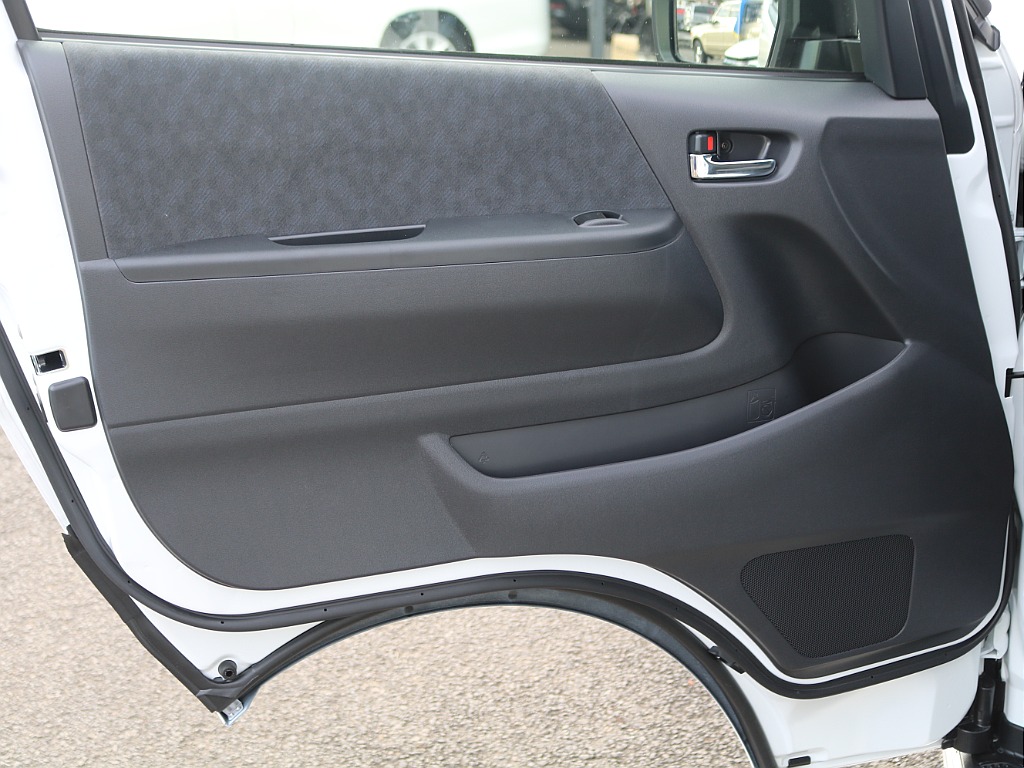 ＦＬＥＸグループは「すべての人に愛車を」をコンセプトに車種別に全国展開中！愛車と一緒に、ライフスタイルを充実させてもらいたいという思いで、ランクル仙台泉店では皆様のご要望になんでもお応えします♪