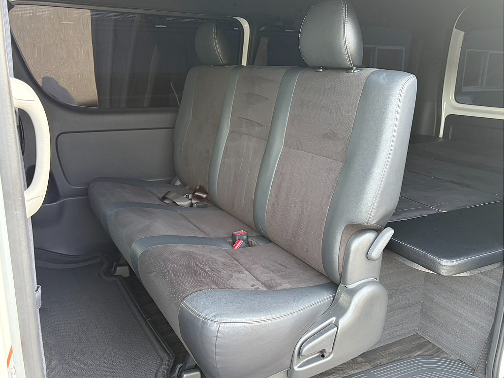 特別仕様車専用ハーフレザーシート！
