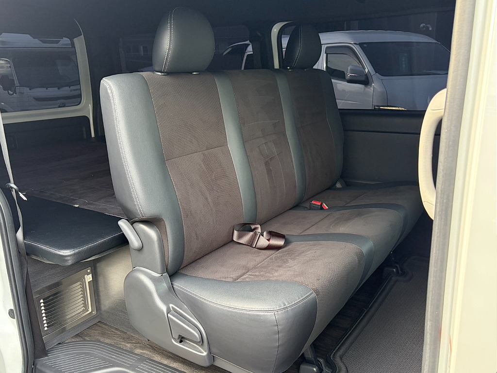 特別仕様車専用ハーフレザーシート！