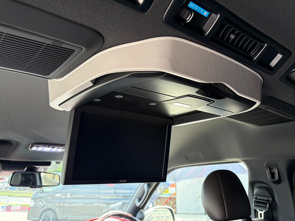 ALPINE　12.8インチフリップダウンモニター付き！