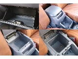 センターコンソールは2段式なので使い勝手に優れています！