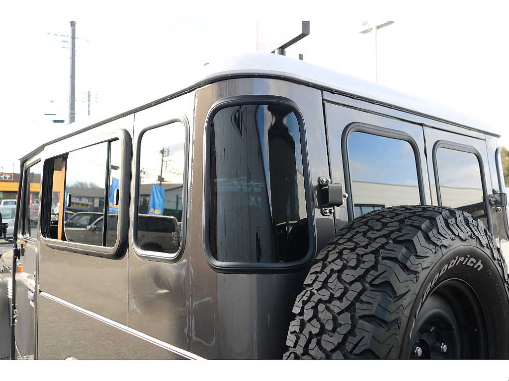 潜水艦のような窓がたまらなくカッコいい！！