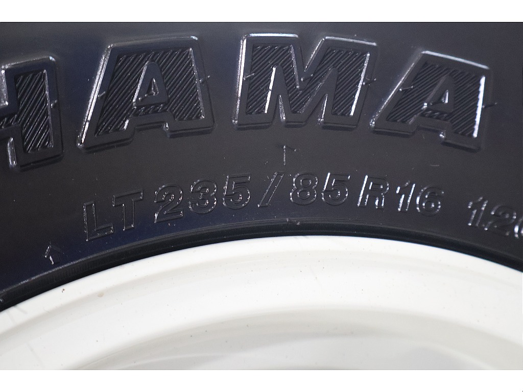 タイヤサイズ：235/85R16