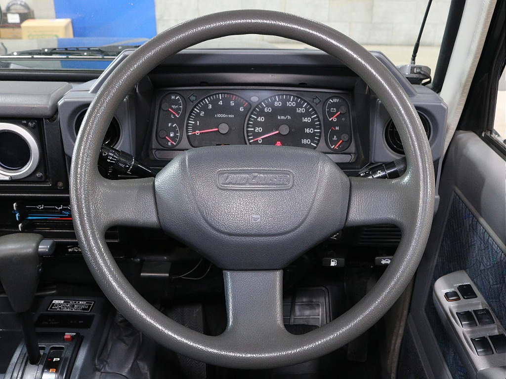 トヨタ ランドクルーザー70(5枚目)