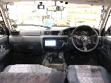 運転席周りを後部座席から見ているような視点になればと撮影に注力いたしました。お客様が実物を見ているような感覚になれば幸いです。