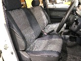 運転席シートは使用感が特に出る部分。こちらも使用感の少ない良コンディション。
