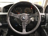 新品のNARDI革巻きステアリングが導入されております。