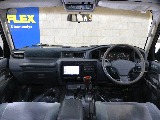 運転席周りを後部座席から見ているような視点になればと撮影に注力いたしました。お客様が実物を見ているような感覚になれば幸いです。