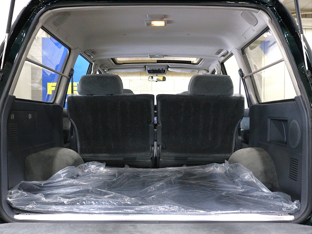 80の荷室は広大なスペースが広がります。趣味の選択肢も広がる最高な空間です。