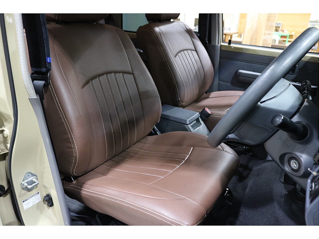 トヨタ ランドクルーザー70(6枚目)