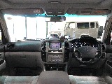 運転席周りを後部座席から見ているような視点になればと撮影に注力いたしました。お客様が実物を見ているような感覚になれば幸いです。