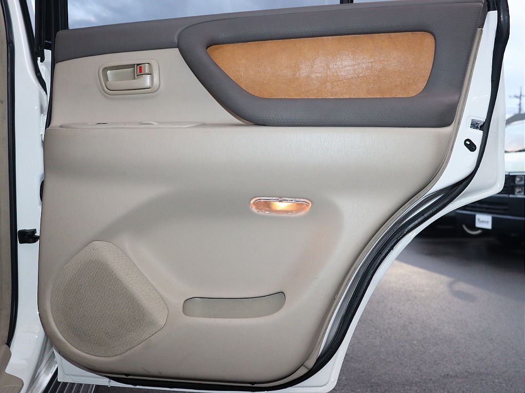 内張りも同様キャメルシート施工済み！