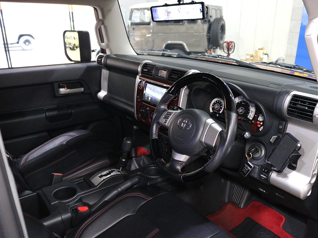 運転席に乗り込む視点に近いよう撮影に注力。