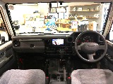 運転席周りを後部座席から見ているような視点になればと撮影に注力いたしました。お客様が実物を見ているような感覚になれば幸いです。