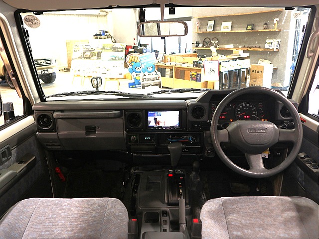 運転席周りを後部座席から見ているような視点になればと撮影に注力いたしました。お客様が実物を見ているような感覚になれば幸いです。