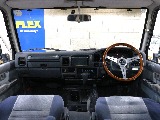 運転席周りを後部座席から見ているような視点になればと撮影に注力いたしました。お客様が実物を見ているような感覚になれば幸いです。