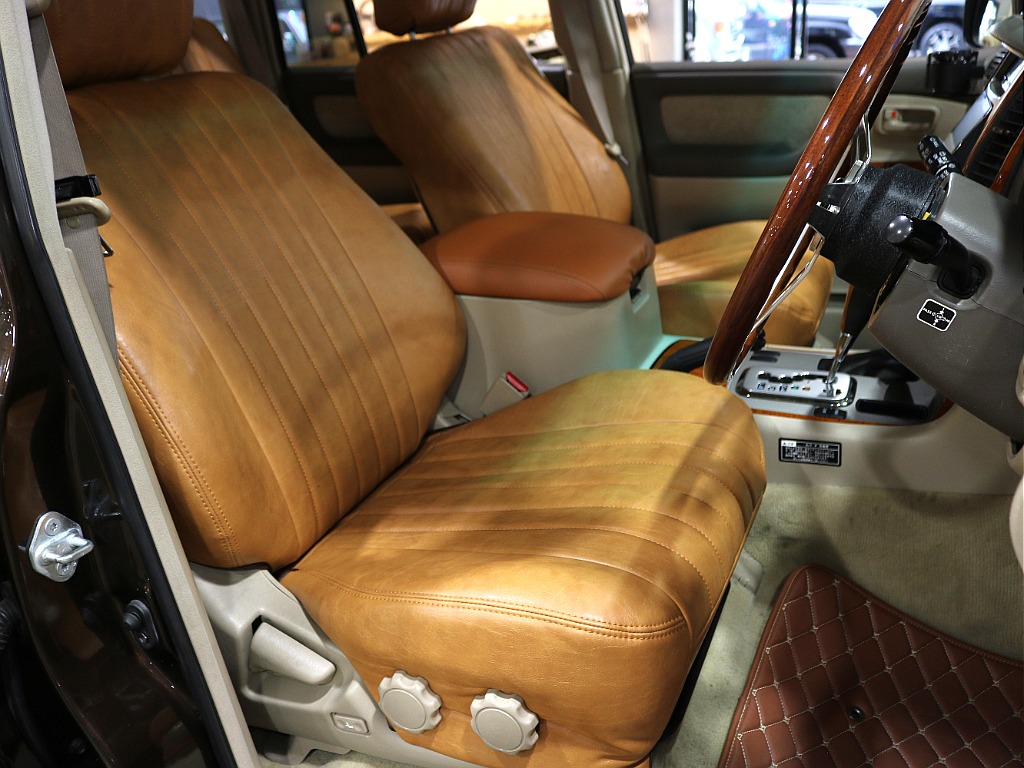 FLEXオリジナルシートカバーも当時新品でカスタム。納車して半年で乗り換えくださった為、非常にコンディション良しです。